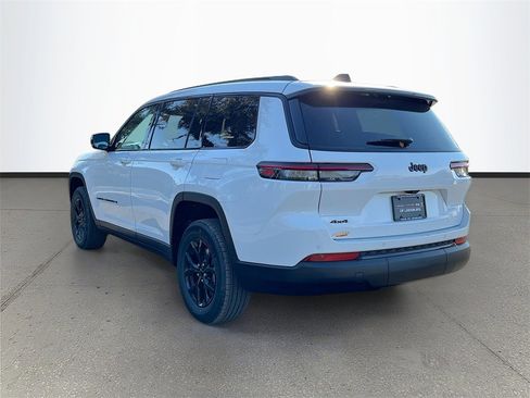 New 2025 Jeep Grand Cherokee L Altitude image 5