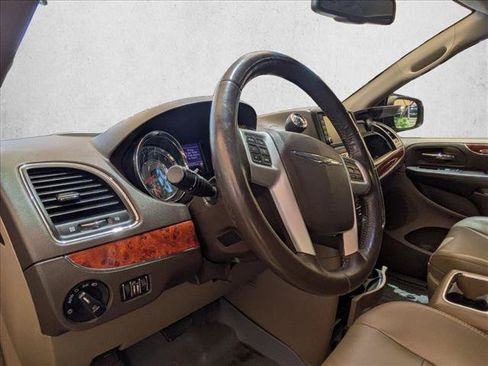 Used 2015 Chrysler Town & Country Touring w/ Driver Convenience Group FWD image 8