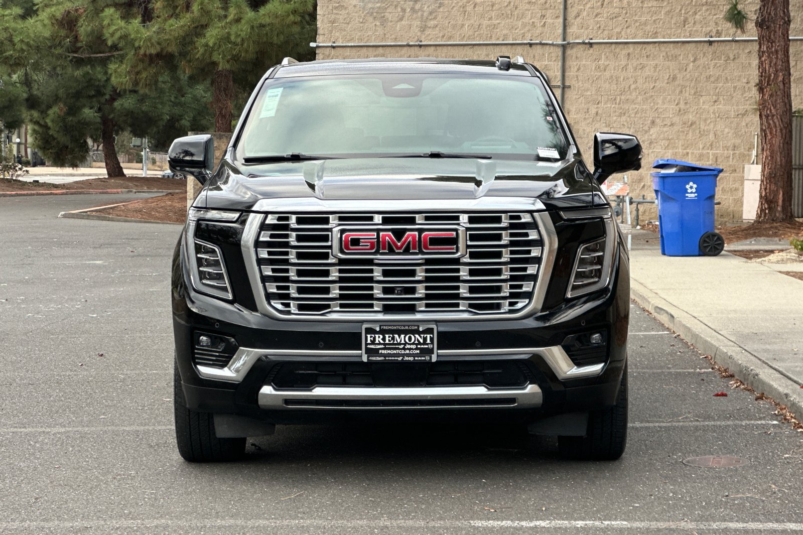 Used 2025 GMC Yukon XL Denali AWD/4WD image 8