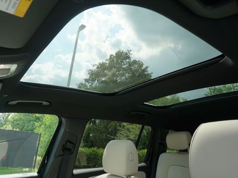 New 2025 Mercedes-Benz GLB 250 4MATIC image 12