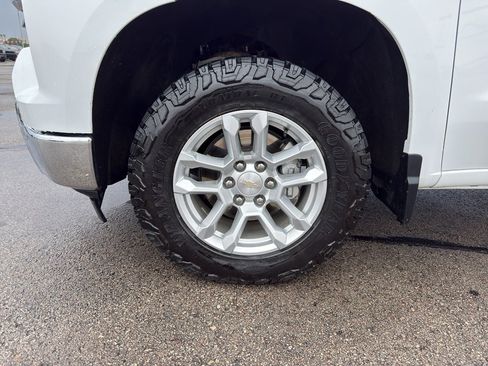 Used 2023 Chevrolet Silverado 1500 LT AWD/4WD image 9