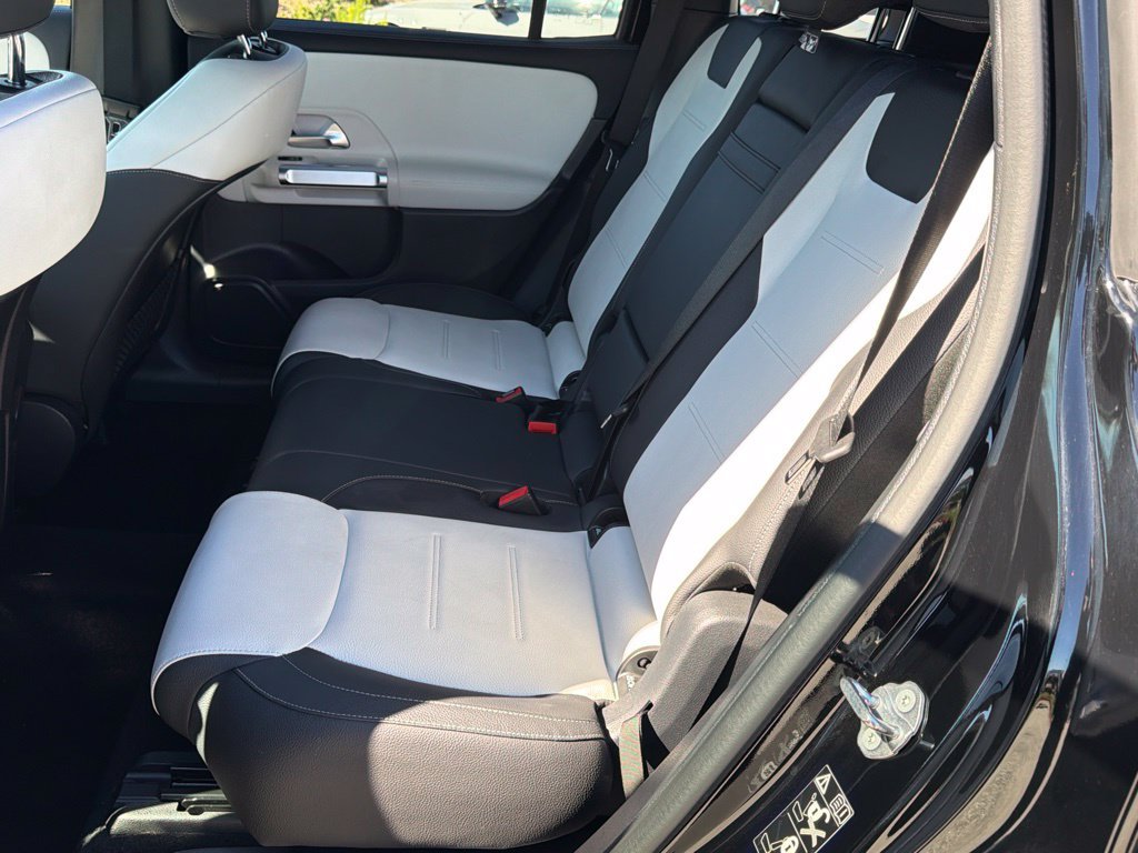 Used 2023 Mercedes-Benz GLB 250 image 31