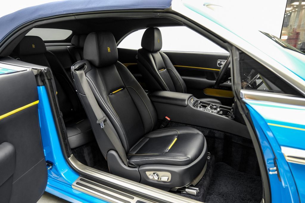 Used 2021 Rolls-Royce Dawn RWD image 42