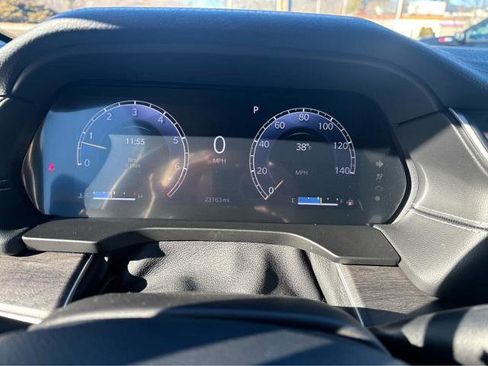 Used 2023 Jeep Grand Cherokee Limited w/ Luxury Tech Group II image 21