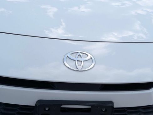 Used 2025 Toyota Camry SE FWD image 4