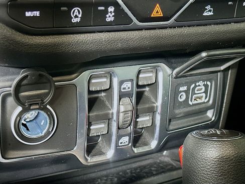 Used 2024 Jeep Gladiator Sport image 30