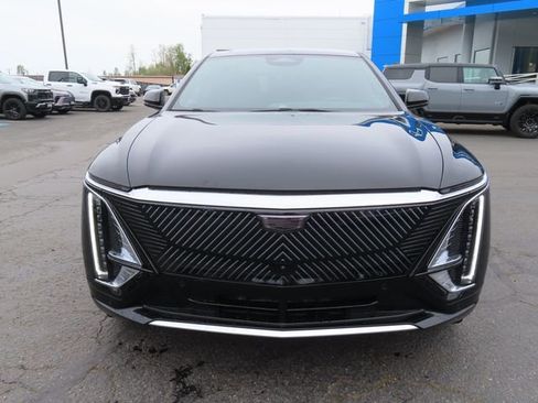 Used 2024 Cadillac Lyriq Luxury AWD/4WD image 2