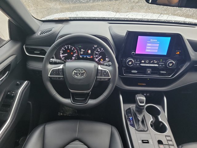 Used 2024 Toyota Highlander XSE FWD image 18