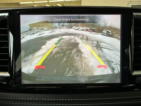 Certified 2023 Chrysler Pacifica Touring-L image 6