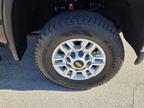 Used 2022 Chevrolet Silverado 2500 LT w/ Z71 Off-Road Package image 15