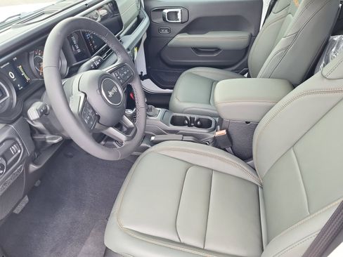 New 2025 Jeep Gladiator Mojave image 23