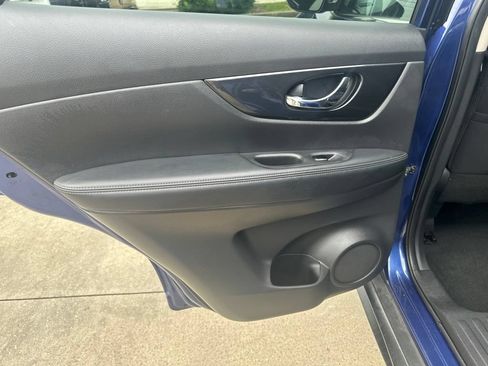 Used 2020 Nissan Rogue SV FWD image 26