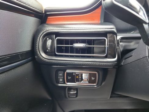 Used 2022 Lincoln Nautilus Reserve AWD/4WD image 24