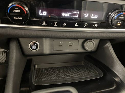 Used 2023 Nissan Rogue SV image 33