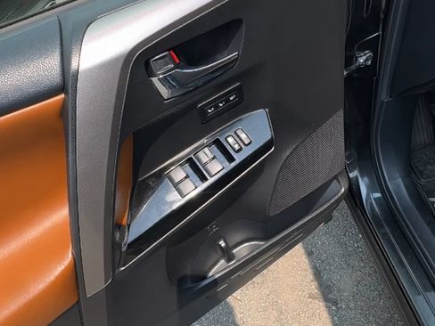 Used 2018 Toyota RAV4 Limited AWD/4WD image 10