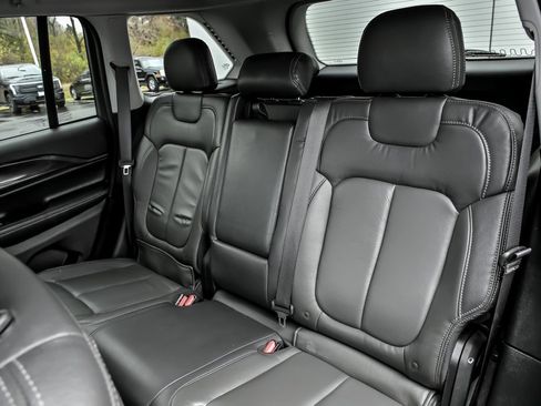 Used 2022 Jeep Grand Cherokee Laredo w/ Luxury Tech Group I image 16