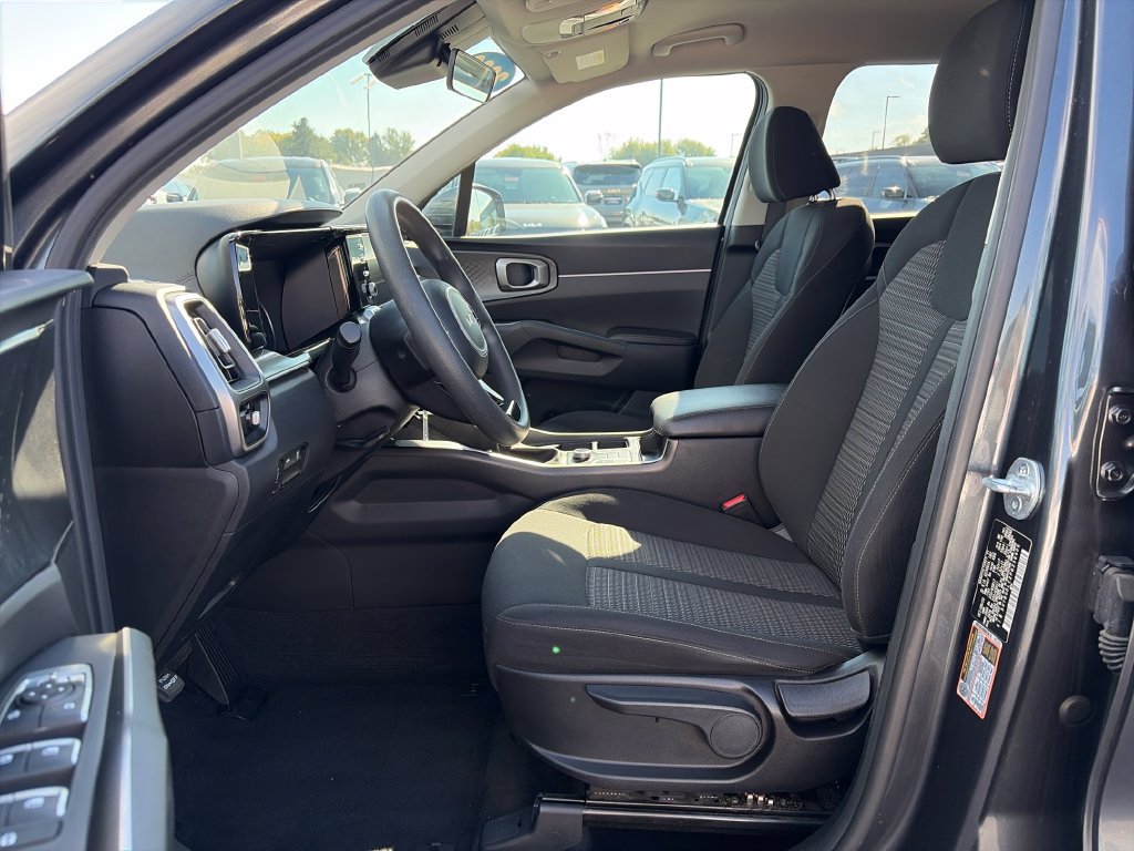 Used 2023 Kia Sorento LX AWD/4WD image 14