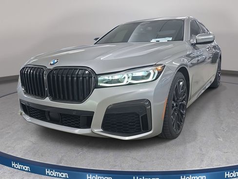 Used 2022 BMW 740i w/ M Sport Package image 1