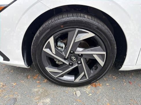 Certified 2025 Hyundai Elantra SEL image 5