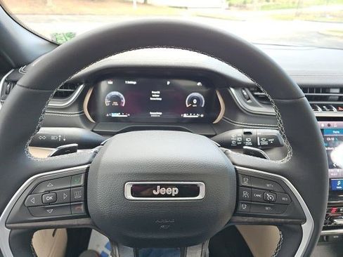 Used 2023 Jeep Grand Cherokee L Limited w/ Luxury Tech Group II image 23