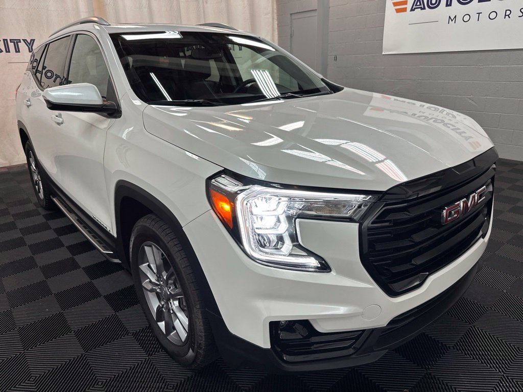 Used 2022 GMC Terrain SLT AWD/4WD image 2