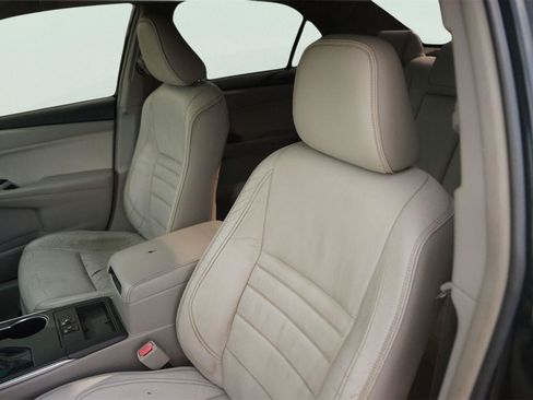 Used 2015 Toyota Camry XLE FWD image 10