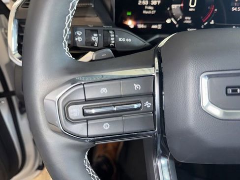 Used 2025 GMC Acadia Denali image 25