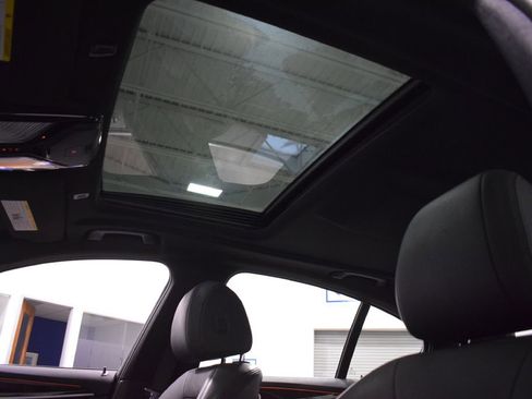 Used 2019 BMW 530i xDrive w/ Premium Package image 27