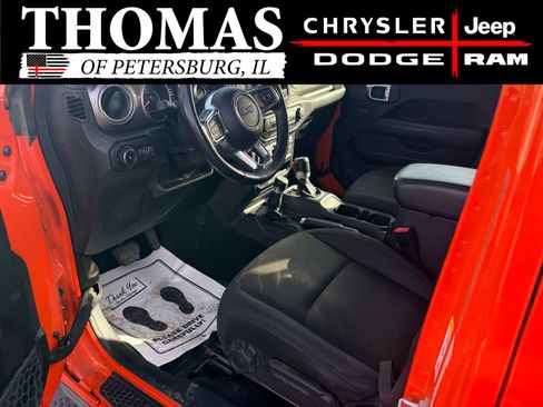 Used 2018 Jeep Wrangler Unlimited Sahara w/ Cold Weather Group AWD/4WD image 18