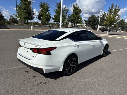 Used 2023 Nissan Altima 2.5 SR w/ SR Premium Package image 3