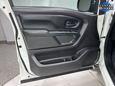 Used 2023 Nissan Titan S image 6