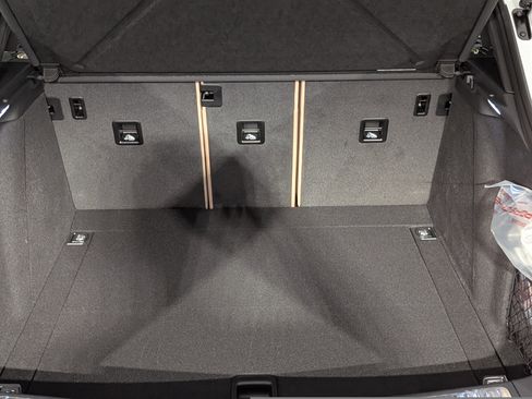 New 2026 Porsche Macan image 23