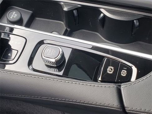 Certified 2024 Volvo XC90 T8 Plus w/ Protection Package Premier image 28