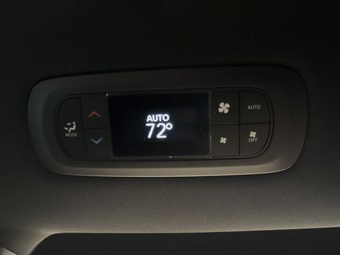 New 2026 Chrysler Pacifica Select AWD/4WD image 34