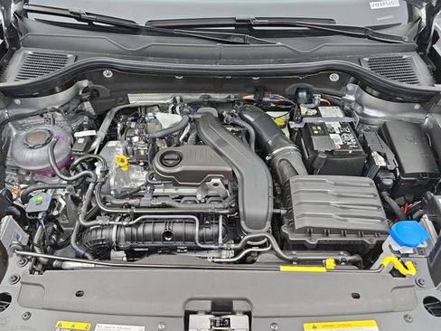 Certified 2025 Volkswagen Taos SE FWD image 30
