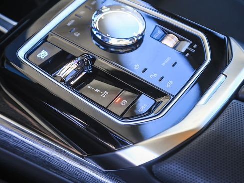 Used 2025 BMW i7 eDrive50 w/ M Sport Package image 16