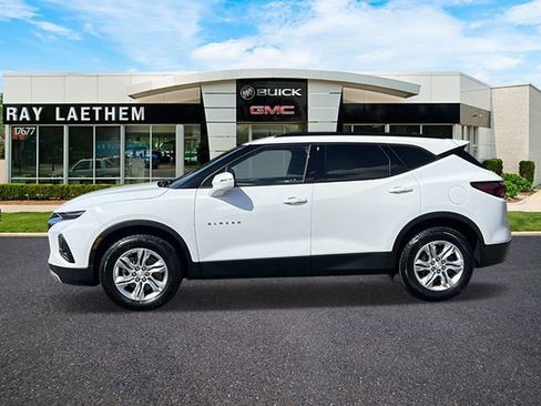 Used 2021 Chevrolet Blazer LT FWD image 2