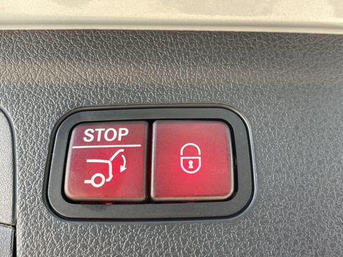Certified 2025 Mercedes-Benz GLE 450e 4MATIC image 11