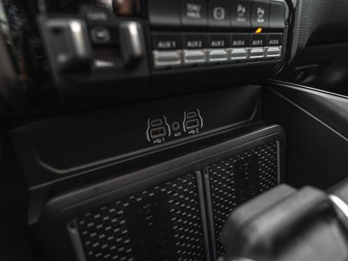 Used 2025 RAM 3500 Laramie AWD/4WD image 20