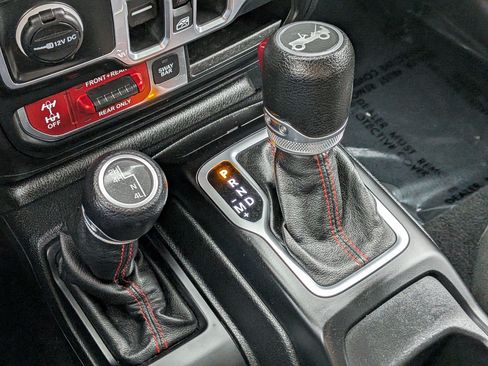 Used 2018 Jeep Wrangler Unlimited Rubicon AWD/4WD image 25