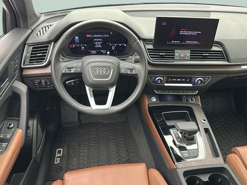 Used 2024 Audi Q5 2.0T Premium Plus w/ Premium Plus Package AWD/4WD image 11