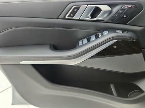 Used 2024 BMW X7 xDrive40i w/ M Sport Package image 39