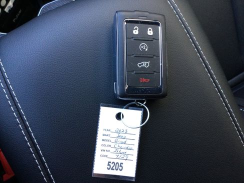 New 2025 Jeep Grand Cherokee Limited w/ Trailer Tow Package image 20