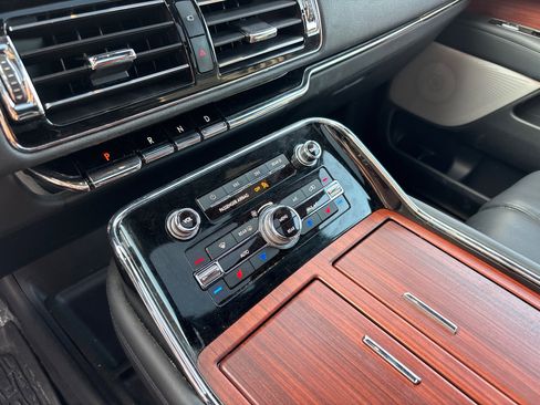 Certified 2023 Lincoln Navigator Reserve AWD/4WD image 22