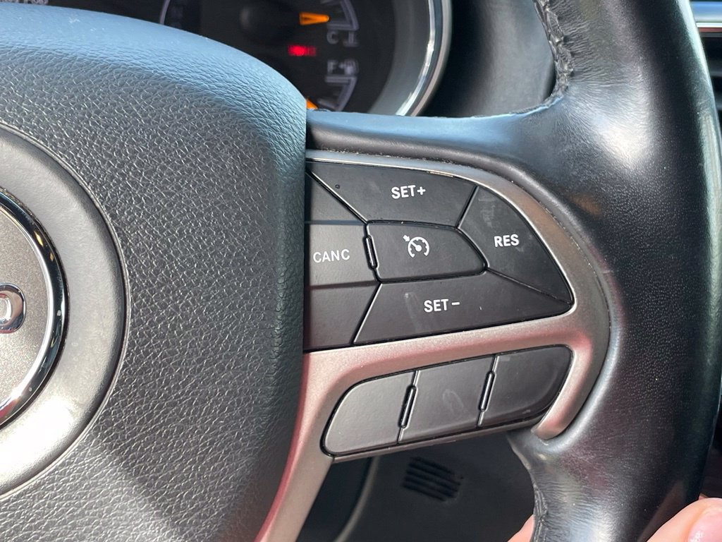 Used 2020 Jeep Grand Cherokee Limited AWD/4WD image 16