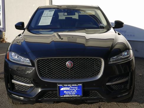 Used 2017 Jaguar F-PACE R-Sport image 5