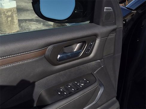 New 2025 Nissan Armada Platinum image 9