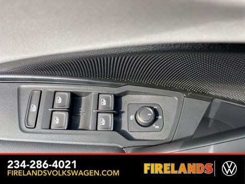 New 2025 Volkswagen Tiguan SE image 26