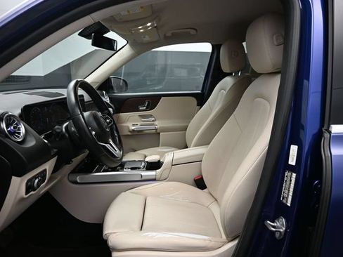 Used 2020 Mercedes-Benz GLB 250 w/ Premium Package image 11