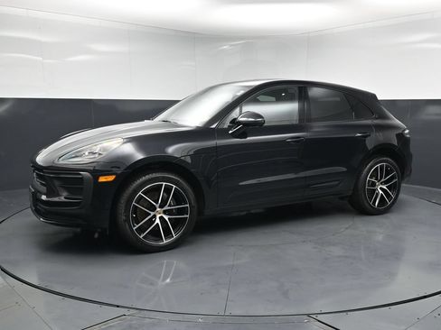 Certified 2025 Porsche Macan AWD/4WD image 1